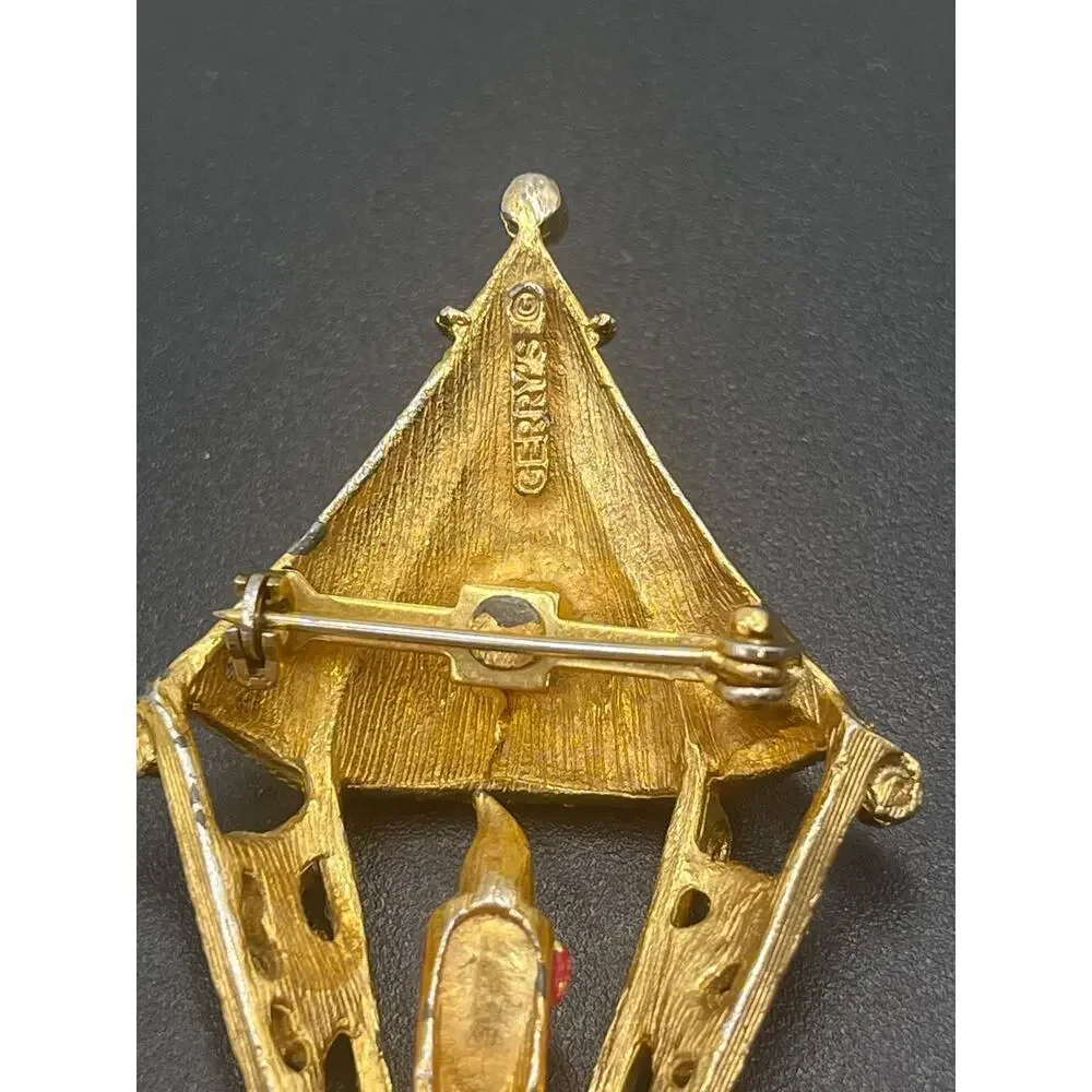 Gerry's Vintage Holiday Christmas Lantern‎ Gold Tone Lit Candle Bow Brooch